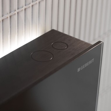 Geberit Monolith Plus sanitary module flush actuation (© Geberit)