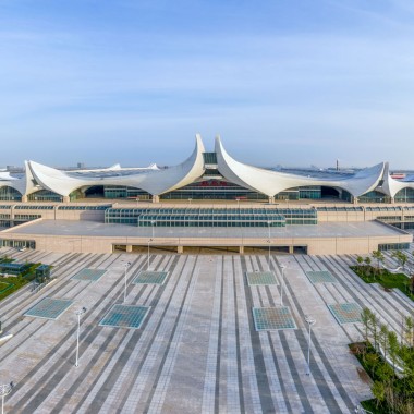 Two large and eight small waves: the undulating Hongdao station (© ingDESIGN Co., Ltd.)